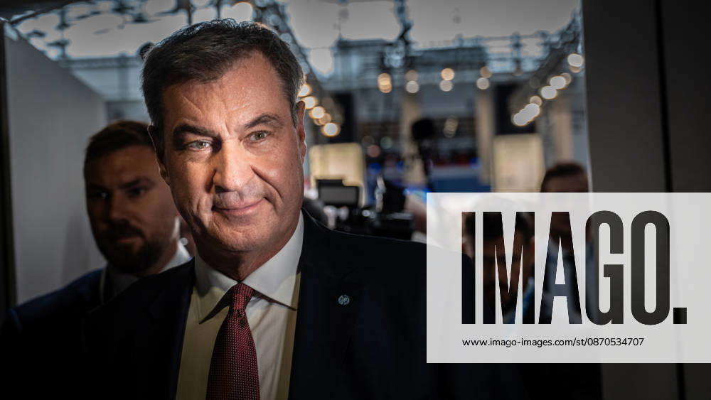 Markus Söder, CSU-Parteivorsitzender und Ministerpräsident von Bayern, auf dem Parteitag - Ankunft in der Messehalle C6;Parteitag der CSU in München, München Bayern Deutschland Messegelände München
