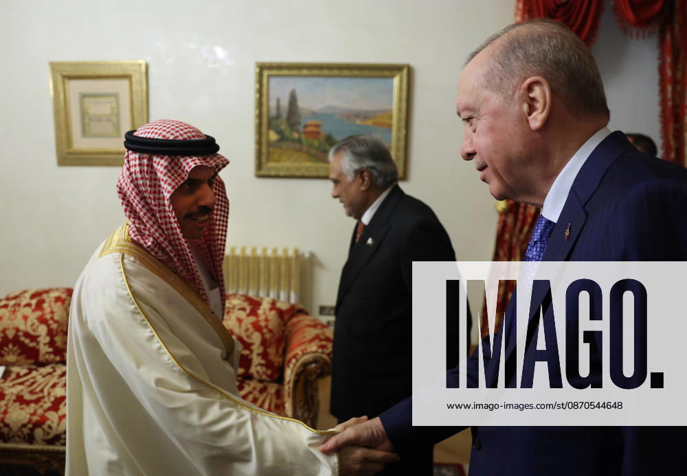 Turkish President Recep Tayyip Erdogan in Istanbul ISTANBUL, TURKIYE - OCTOBER 23: (---- - MANDATORY CREDIT - TURKISH PRESIDENCY MURAT KULA HANDOUT - NO MARKETING NO ADVERTISING CAMPAIGNS - DISTRIBUTED AS A SERVICE TO CLIENTS----) Turkish President Recep Tayyip Erdogan (R) receives foreign ministers visiting Turkiye for the R4+E3 Foreign Ministers Meetings, bringing together the R4 countries (Turkiye, Egypt, Pakistan and Saudi Arabia), the E3 countries (the United Kingdom, Germany and France), and Italy, in Istanbul, Turkiye, on October 23, 2026. Turkish Presidency Murat Kula Handout Anadolu Istanbul Turkey. Editorial use only. Please get in touch for any other usage.