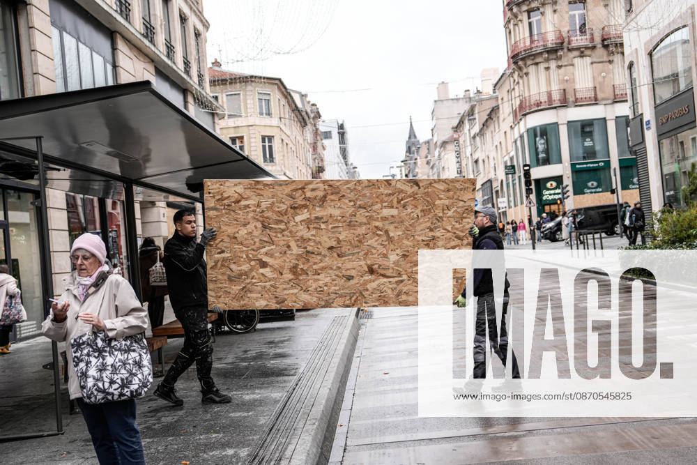 Shopfronts boarded up in Nancy ahead of planned protests NANCY, FRANCE - OCTOBER 23: Workers install protective wooden boards and plywood panels over shopfronts and commercial venues across downtown Nancy, France, on October 23, 2026. Local business owners and municipal authorities reinforced physical security measures ahead of large-scale public demonstrations planned for October 24, seeking to prevent vandalism and structural damage along major commercial corridors. Muhammed Said Tako Anadolu Nancy France. Editorial use only. Please get in touch for any other usage.