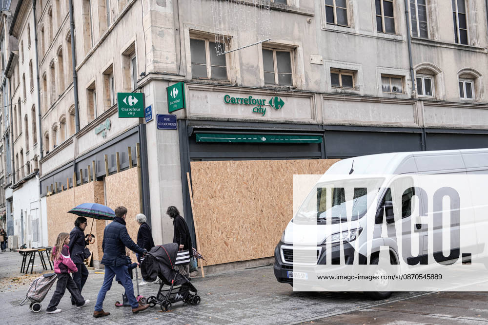 Shopfronts boarded up in Nancy ahead of planned protests NANCY, FRANCE - OCTOBER 23: Workers install protective wooden boards and plywood panels over shopfronts and commercial venues across downtown Nancy, France, on October 23, 2026. Local business owners and municipal authorities reinforced physical security measures ahead of large-scale public demonstrations planned for October 24, seeking to prevent vandalism and structural damage along major commercial corridors. Muhammed Said Tako Anadolu Nancy France. Editorial use only. Please get in touch for any other usage.