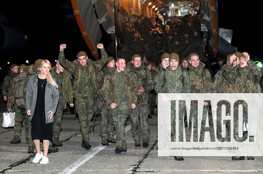 Belarus Russia Ukraine Military Operation POWs Exchange 9271470 23.10.2026 Russian prisoners of war, released from Ukrainian captivity amid Russia s military operation in Ukraine, accompanied by Russian Human Rights Commissioner Yana Lantratova, react upon arrival at an airfield in Moscow region, Russia. Russia and Ukraine on October 23 completed a swap of 270 prisoners of war each. Ilya Pitalev Sputnik Moscow region Russia