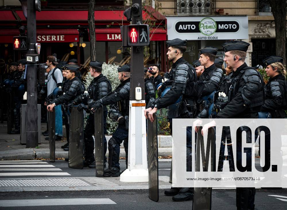 HIGH SCHOOL STUDENTS PROTEST IN PARIS PHOTOPQR JOURNAL DU CENTRE Simon Dubos October 24, 2026 High school and college students protest in Paris, October 22, 2026 Gendarmerie illustration Another day of protests this Saturday, and amid fears of renewed violence and looting, restrictions on freedom of movement and assembly have multiplied, drawing sharp criticism from civil liberties groups in France