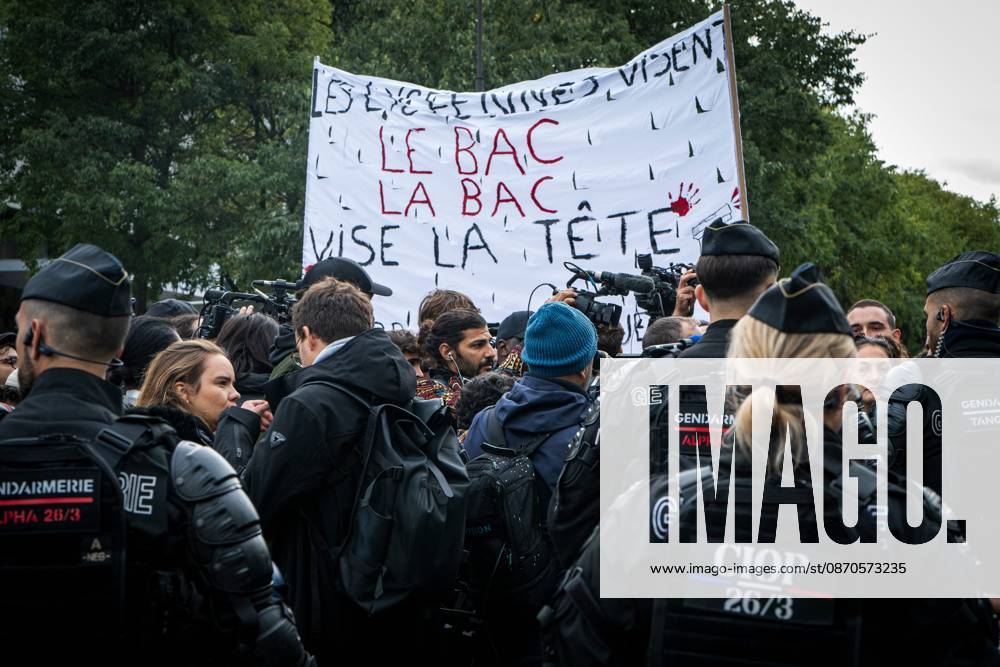 HIGH SCHOOL STUDENTS PROTEST IN PARIS PHOTOPQR JOURNAL DU CENTRE Simon Dubos October 24, 2026 High school and college students protest in Paris, October 22, 2026 Gendarmerie illustration Another day of protests this Saturday, and amid fears of renewed violence and looting, restrictions on freedom of movement and assembly have multiplied, drawing sharp criticism from civil liberties groups in France
