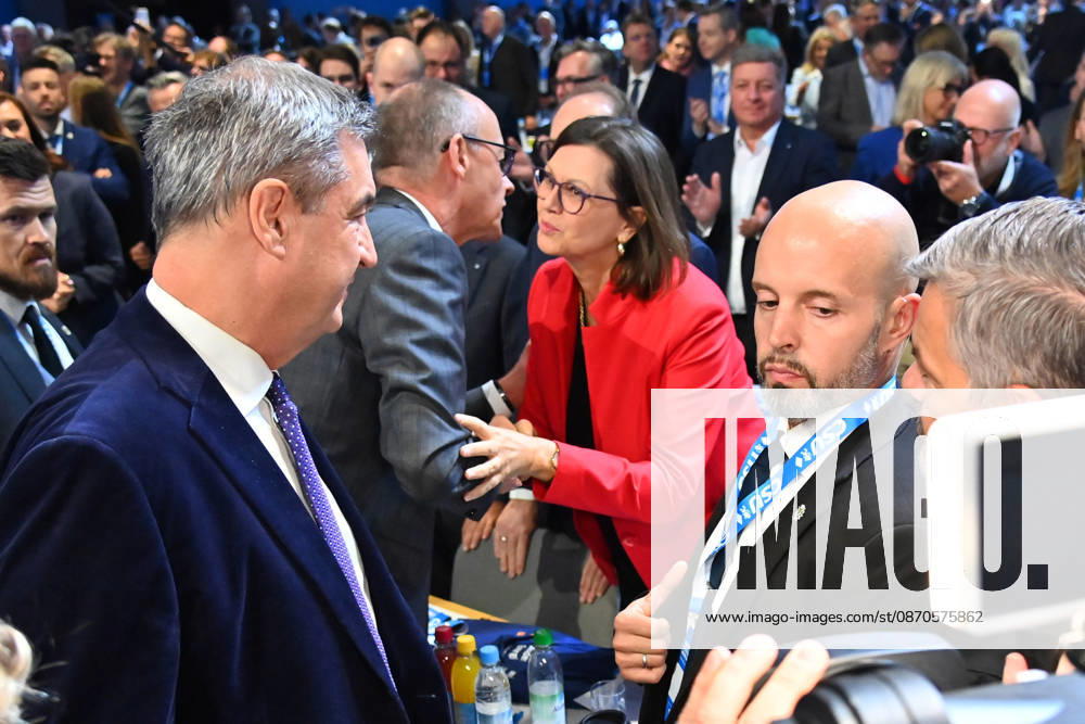 Bundeskanzler Friedrich MERZ begruesst Ilse AIGNER (Landtagspraesidentin Bayern). CSU Parteitag 2026 am 23.und 24.10..2026 MESSE MUENCHEN