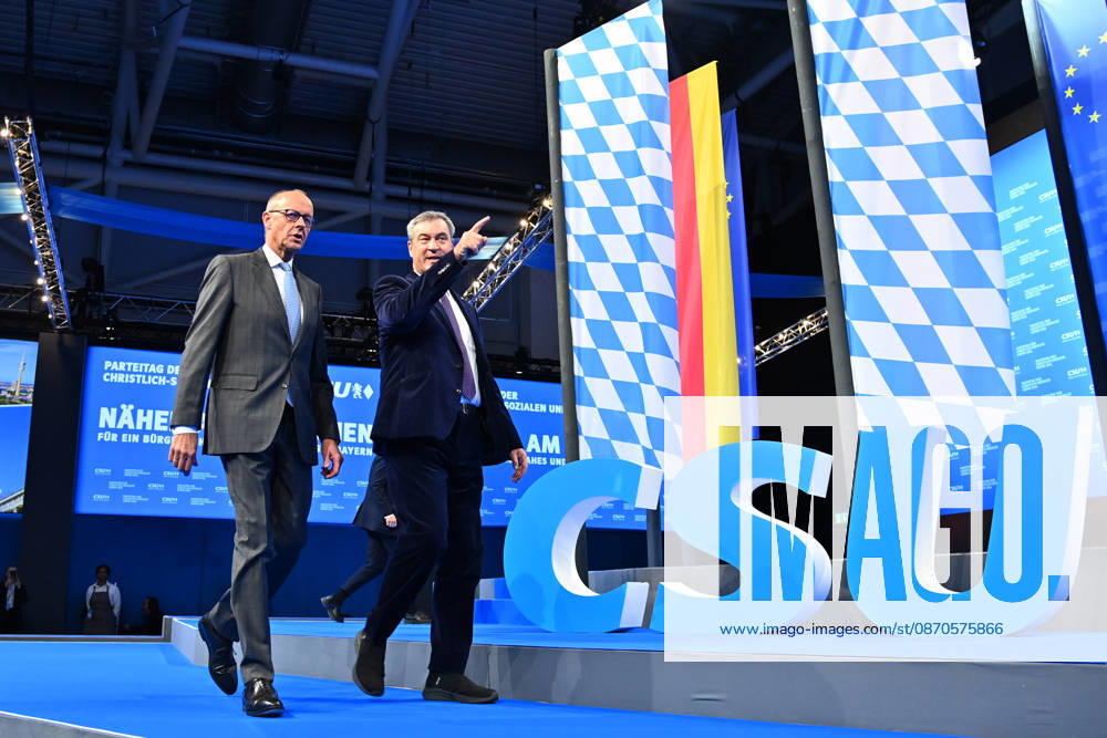Bundeskanzler Friedrich MERZ und Markus SOEDER (Ministerpraesident Bayern und CSU Vorsitzender) betreten das Podium neben CSU Logo,Parteilogo. CSU Parteitag 2026 am 23.und 24.10..2026 MESSE MUENCHEN