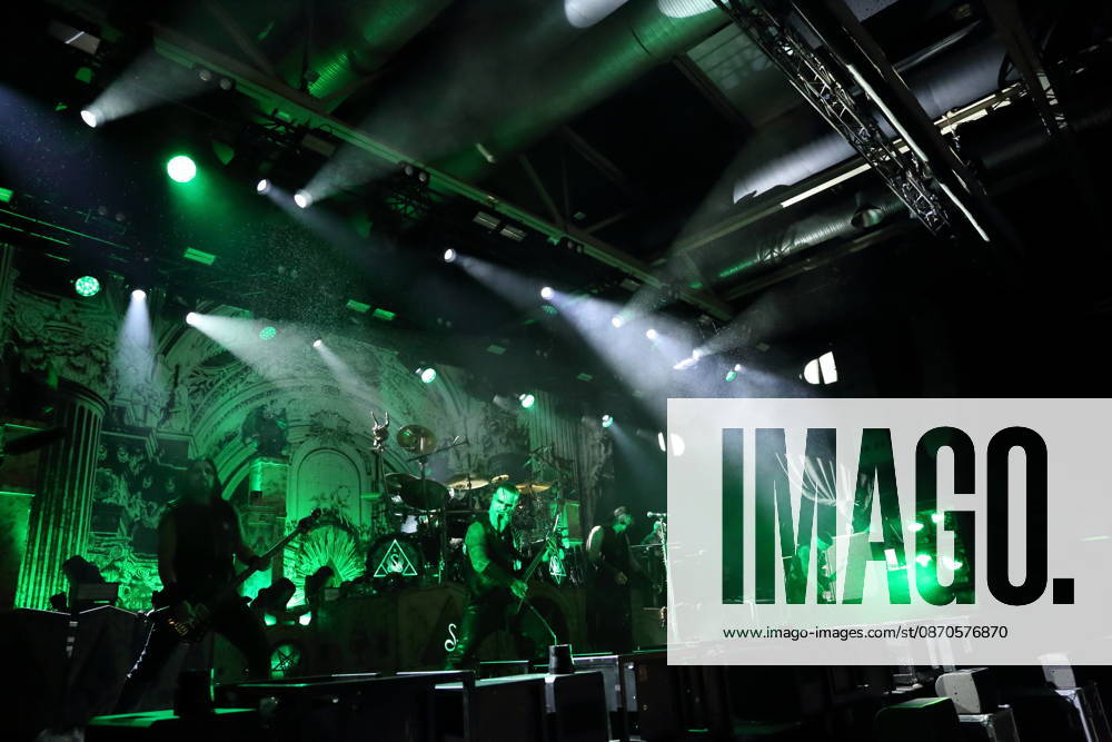 Victor Brandt, Dariusz Daray Brzozowski, Kjell Age Damage Karlsen, Stian Tomt Shagrath Thoresen, Geir Gerlioz Bratland und Sven Atle Erkekjetter Silenoz Kopperud, v.l., von der Band Dimmu Borgir bei einem Konzert in der Columbiahalle in Berlin, 23. Oktober 2026. Behemoth & Dimmu Borgir Konzert Berlin