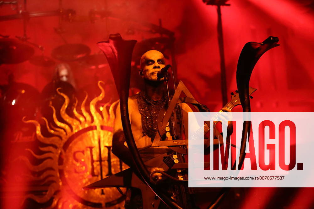 Adam Michal Nergal Darski von der Band Behemoth bei einem Konzert in der Columbiahalle in Berlin, 23. Oktober 2026. Behemoth & Dimmu Borgir Konzert Berlin