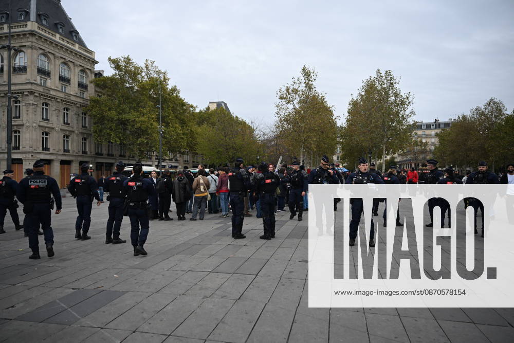French police conduct security and identity checks in Paris ahead of protests PARIS, FRANCE - OCTOBER 24: French police officers conduct identity controls and security checks on demonstrators and passersby at Place de la Republique in central Paris, France on Saturday, October 24, 2026. Due to planned demonstrations across the country, security forces have heightened their state of alert in major squares throughout Paris, established perimeter checkpoints, and increased police patrols. Mouneb Taim Anadolu Paris France. Editorial use only. Please get in touch for any other usage.