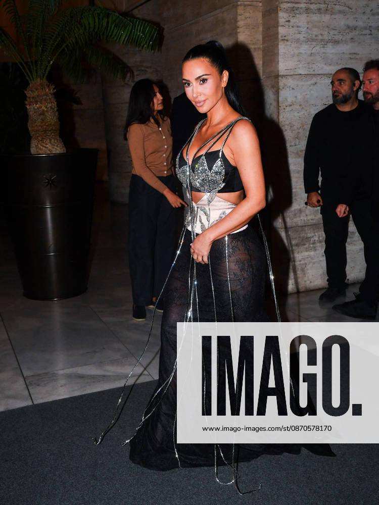 Kim Kardashian Arrives at the Bulgari Boutique - Rome Kim Kardashian arrives at the Bulgari boutique on Via Condotti, during the Rome Film Festival, in Rome, Italy, on October 23, 2026. Photo by Vincenzo Landi IPA ABACAPRESS.COM Rome Italy