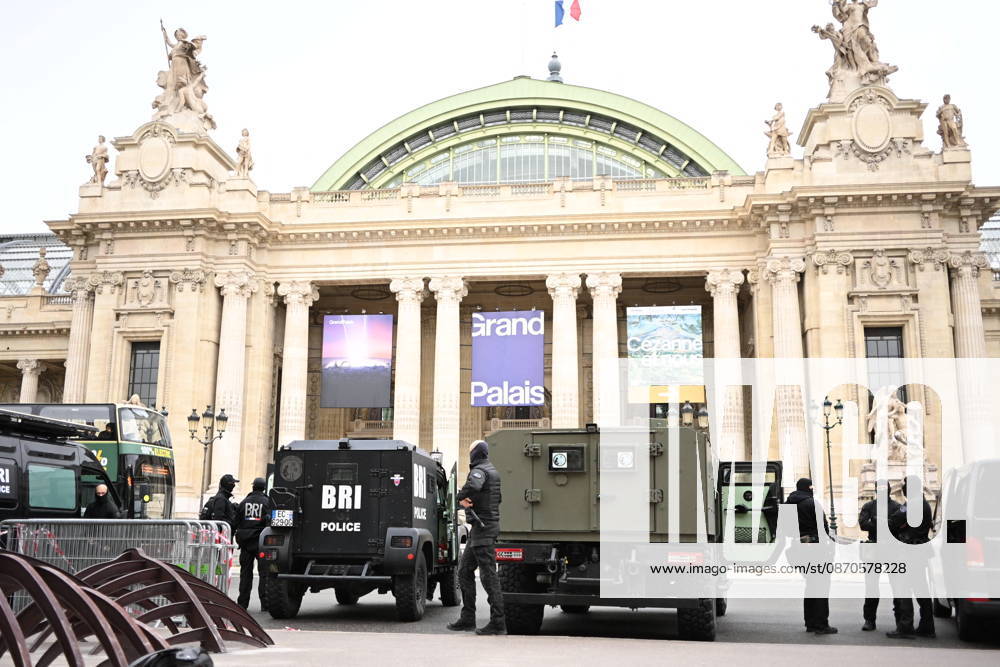 Law enforcement mobilized for the October 24, 2026, demonstration in Paris; 70,000 police officers will be deployed throughout the country. Pierre Perusseau, Bestimage. Law enforcement deployed for the demonstration on October 24, 2026, in Paris; 70,000 police officers will be deployed throughout the country; Paris, France