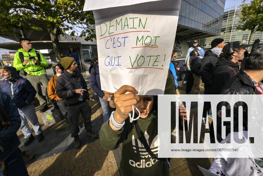 Extreme Left And Citizen Activists Protest 24 10 2026 BRUSSELS, BELGIUM - OCTOBER 24 : Police and demonstrators pictured during illegal demonstration the centre of Brussels against budget measures on October 24, 2026 in Brussels, Belgium, 24 10 2026 Brussels Belgium