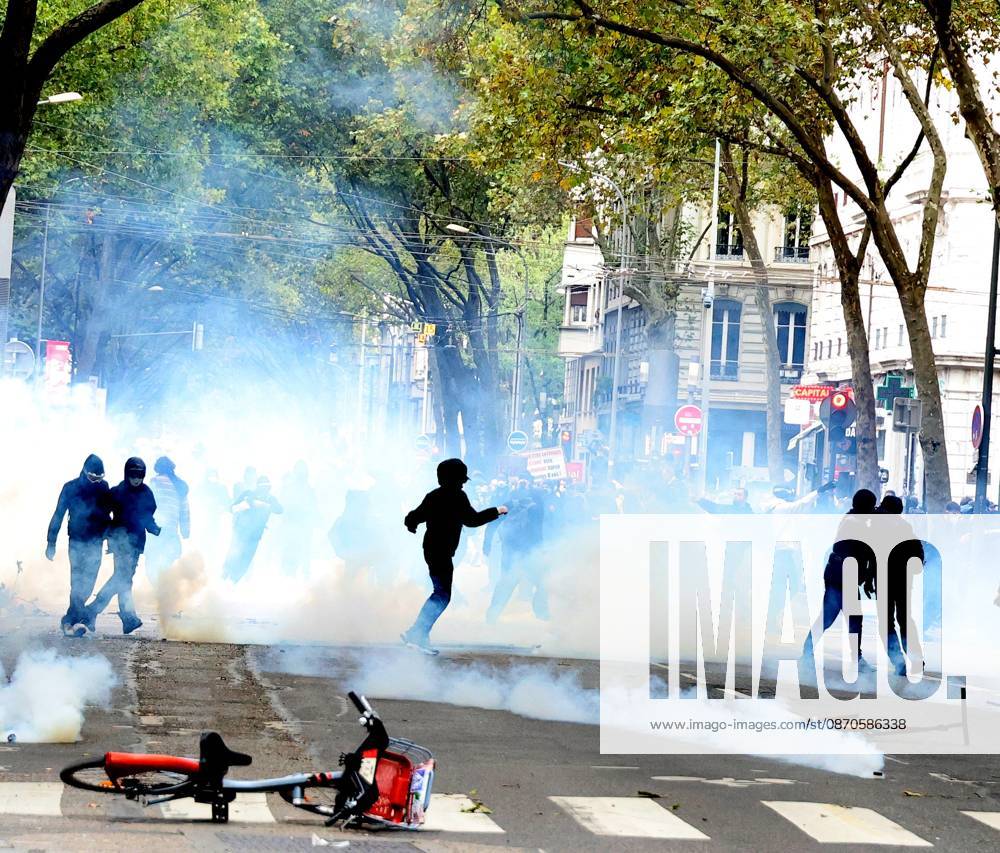 October 24 Protest PHOTOPQR LE PROGRES Richard MOUILLAUD Lyon Oct. 24, 2026 October 24 Protest October 24 Protest France Oct. 24, 2026 Another day of protests this Saturday, and amid fears of renewed violence and looting, restrictions on freedom of movement and assembly have multiplied, drawing sharp criticism from civil liberties groups Lyon, Rhône, Rhône-Alpes, France