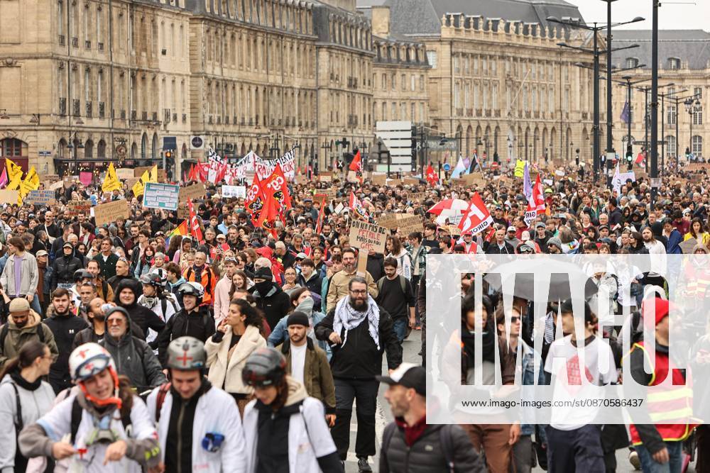 Social Movement: Protest in Bordeaux on October 24, 2026 PHOTOPQR SUD OUEST Fabien COTTEREAU Fabcot33 Bordeaux October 24, 2026 Protest in Bordeaux on October 24, 2026 Mobilization on October 2October 4: Approximately 15,000 protesters in Bordeaux; clashes broke out at the end of the march at Place de la Bourse and along the quays. France, Oct. 24, 2026. Another day of protests this Saturday, and amid fears of renewed violence and looting, restrictions on freedom of movement and assembly have increased, drawing sharp criticism from civil liberties groups. Bordeaux, Gironde, France