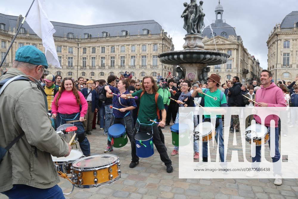 Social Movement: Protest in Bordeaux on October 24, 2026 PHOTOPQR SUD OUEST Fabien COTTEREAU Fabcot33 Bordeaux October 24, 2026 Protest in Bordeaux on October 24, 2026 Mobilization on October 2October 4: Approximately 15,000 protesters in Bordeaux; clashes broke out at the end of the march at Place de la Bourse and along the quays. France, Oct. 24, 2026. Another day of protests this Saturday, and amid fears of renewed violence and looting, restrictions on freedom of movement and assembly have increased, drawing sharp criticism from civil liberties groups. Bordeaux, Gironde, France