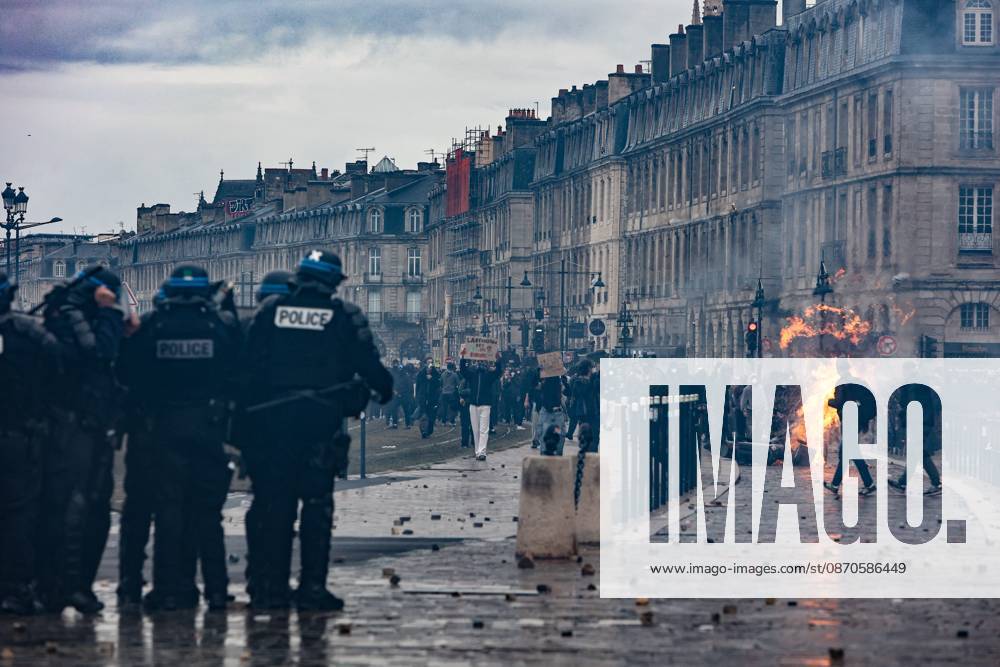 Social Movement: Protest in Bordeaux on October 24, 2026 PHOTOPQR SUD OUEST Fabien COTTEREAU Fabcot33 Bordeaux October 24, 2026 Protest in Bordeaux on October 24, 2026 Mobilization on October 2October 4: Approximately 15,000 protesters in Bordeaux; clashes broke out at the end of the march at Place de la Bourse and along the quays. France, Oct. 24, 2026. Another day of protests this Saturday, and amid fears of renewed violence and looting, restrictions on freedom of movement and assembly have increased, drawing sharp criticism from civil liberties groups. Bordeaux, Gironde, France
