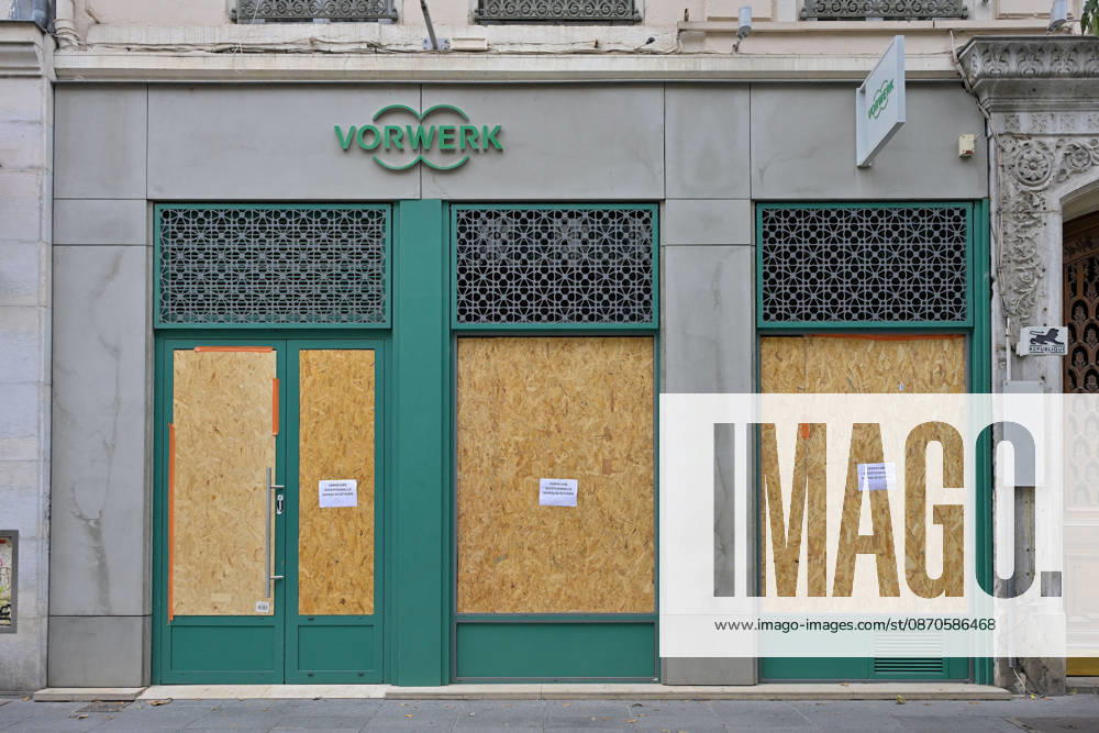 Shops Boarded Up With Wooden Panels - Lyon Shops in Lyon are boarded up with wooden panels ahead the Yellow Vests Protest Act II In Lyon, France on October 24, 2026. Photo by ABACAPRESS.COM Lyon France
