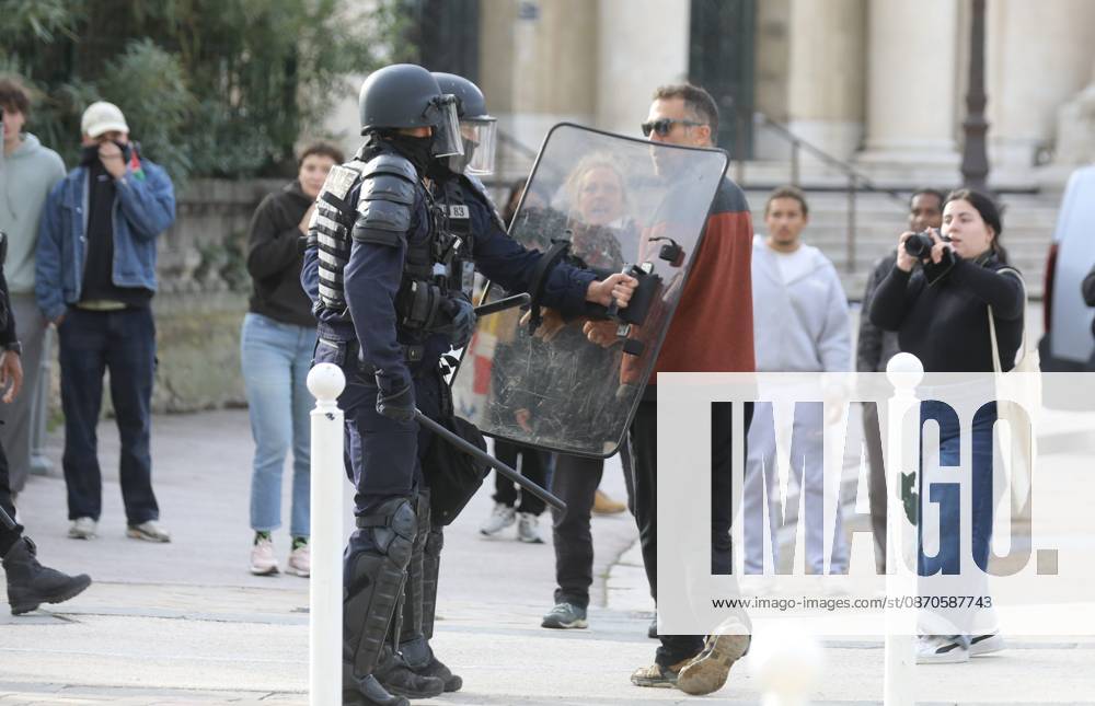 PROTESTS ON OCTOBER 24 PHOTOPQR NICE MATIN BOUTRIA LUC 10 24 2026 Photo by Boutria Luc, Nice Matin, Var Matin: PROTEST IN DOWNTOWN TOULON—TEAR GAS AND POLICE CHARGESVARD DE STRASBOURG, France, Oct. 24, 2026 Another day of protests this Saturday, and amid fears of renewed violence and looting, restrictions on freedom of movement and assembly have multiplied, drawing sharp criticism from civil liberties groups France