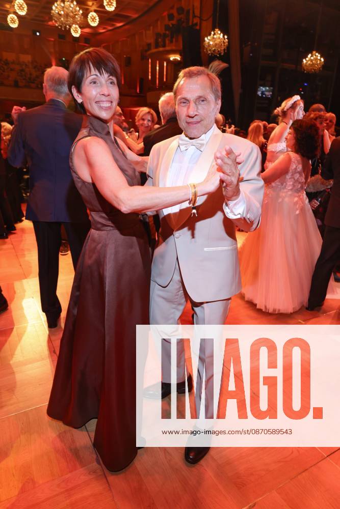 Leipziger Opernball 2026 Christl Stumhofer, Richy Müller erster Tanz, Leipziger Opernball 2026, Oper Leipzig, Datum: 24.10.2026