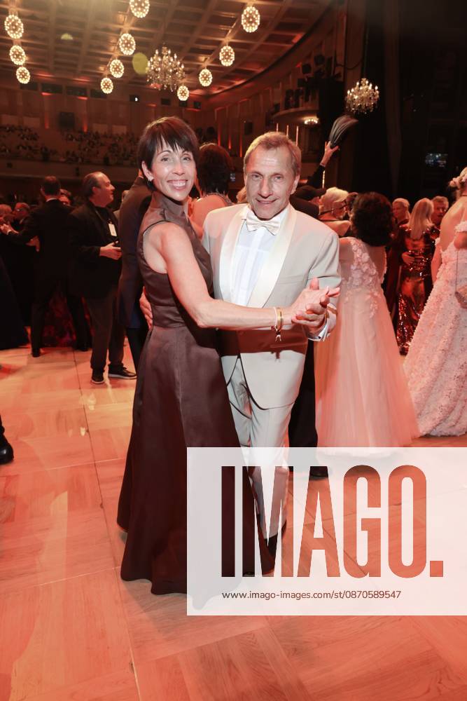 Leipziger Opernball 2026 Christl Stumhofer, Richy Müller erster Tanz, Leipziger Opernball 2026, Oper Leipzig, Datum: 24.10.2026