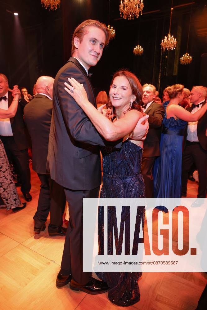 Leipziger Opernball 2026 Claudia Obert erster Tanz, Leipziger Opernball 2026, Oper Leipzig, Datum: 24.10.2026