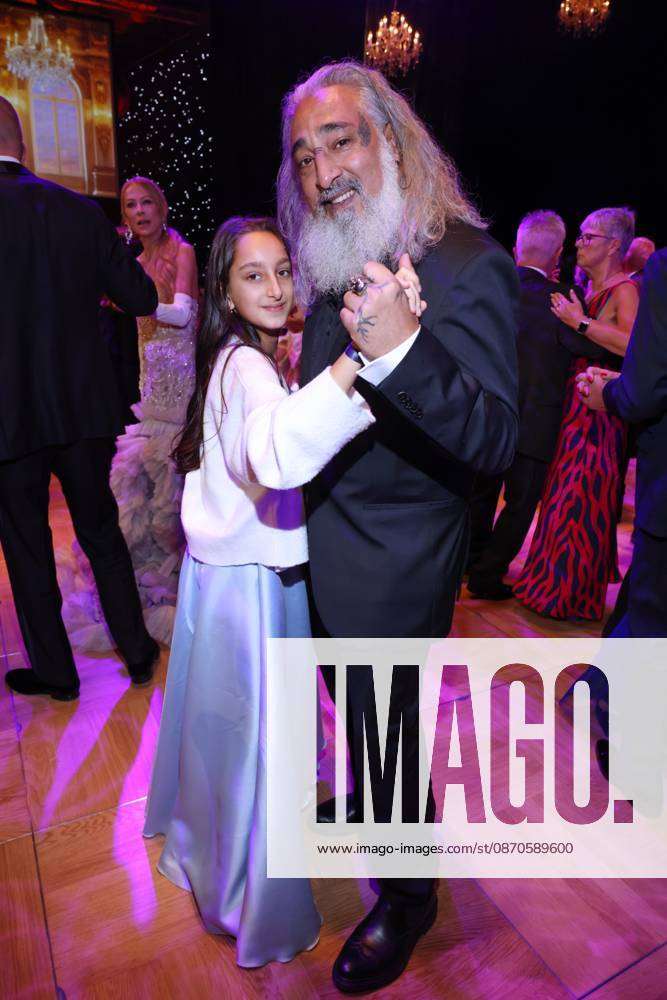 Leipziger Opernball 2026 Senay Gueler mt Tochter erster Tanz, Leipziger Opernball 2026, Oper Leipzig, Datum: 24.10.2026