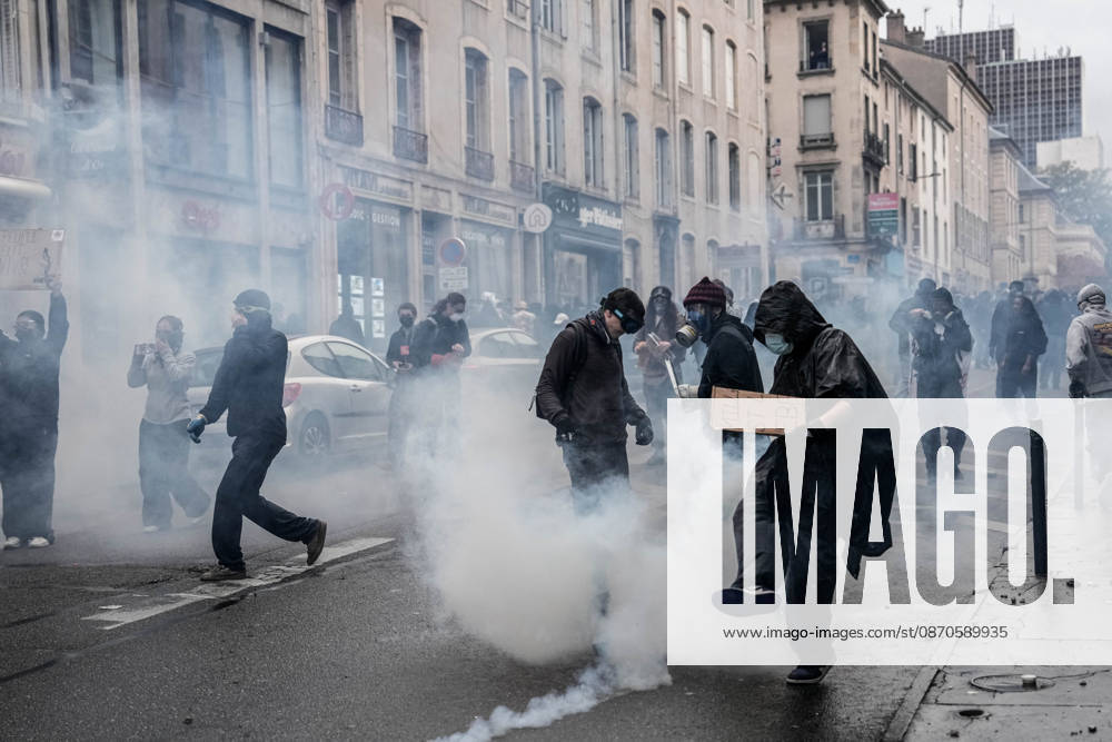 Police intervene in demonstrators amid ongoing protests in Nancy NANCY, FRANCE - OCTOBER 24: Police clash with protesters with water cannons and tear gas during a demonstration amid ongoing social and political tensions in Nancy, France, on October 24, 2026. Muhammed Said Tako Anadolu Nancy France. Editorial use only. Please get in touch for any other usage.