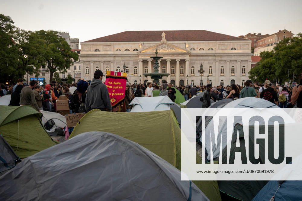 Demonstrators take part in a protest organized by the Acampada de Lisboa housing movement, demanding affordable housing, limits on rising rents and an end to property speculation. The march takes place in central Lisbon, from Marques de Pombal to Rossio Square, following recent police removal of protest tents and the detention of 55 demonstrators during housing protests in the Portuguese capital. Lisbon Portugal - ZUMAr238 20261024_zip_r238_067