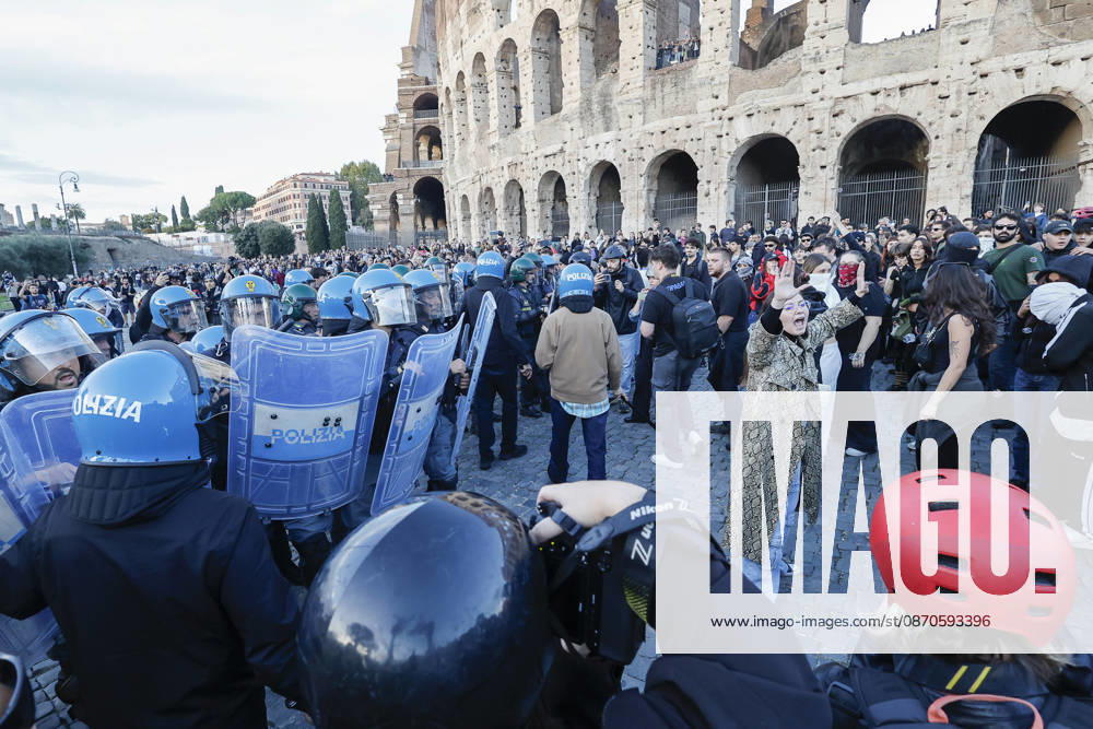 Demonstration against the Italian government in Rome ROME, ITALY, OCTOBER 24: Anti-riot police officers face demonstrators in front of the Colosseum during a protest against the Italian government in Rome, Italy, on October 24, 2026. Riccardo De Luca Anadolu Rome Italy. Editorial use only. Please get in touch for any other usage.