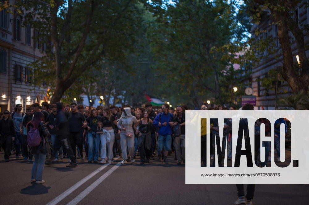 IPA90132264 - October 24, 2026: Demonstration in Rome organized by the October 17 Movement. P.S.: The photo may be used provided that the context in which it was taken is respected and that there is no intent to defame or disparage the individuals depicted.