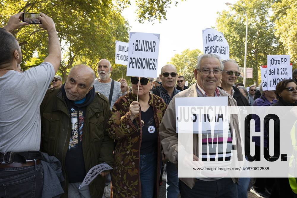 Demonstration In Support Of State Pensions And Housing in Madrid, Spain - 24 Oct 2026 Several people carrying signs in favor of public pensions take part in a demonstration supporting the public pension system and access to housing in Madrid, Spain. Madrid Spain