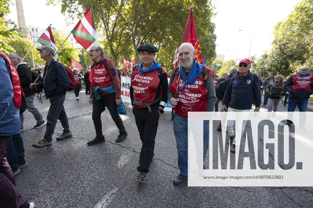 Demonstration In Support Of State Pensions And Housing in Madrid, Spain - 24 Oct 2026 Several people carrying signs in favor of public pensions take part in a demonstration supporting the public pension system and access to housing in Madrid, Spain. Madrid Spain
