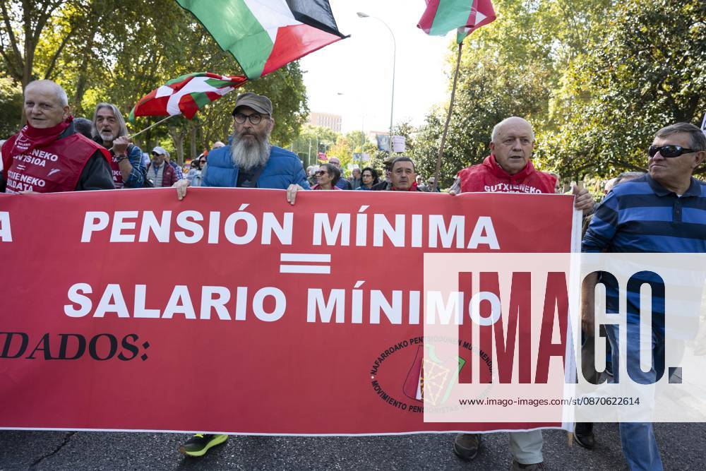Demonstration In Support Of State Pensions And Housing in Madrid, Spain - 24 Oct 2026 Several people carrying signs in favor of public pensions take part in a demonstration supporting the public pension system and access to housing in Madrid, Spain. Madrid Spain