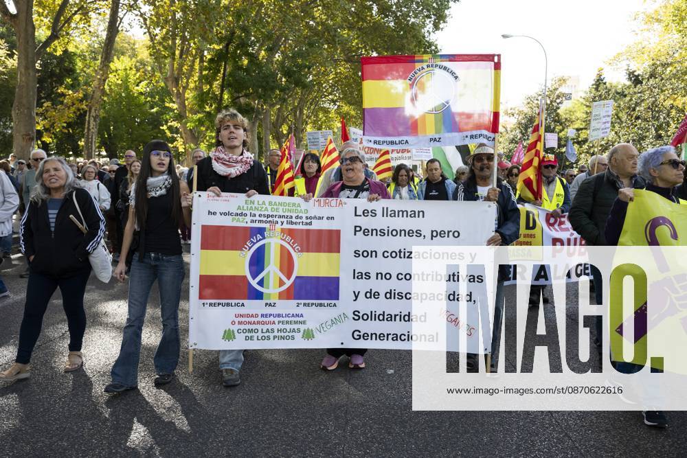 Demonstration In Support Of State Pensions And Housing in Madrid, Spain - 24 Oct 2026 Several people carrying signs in favor of public pensions take part in a demonstration supporting the public pension system and access to housing in Madrid, Spain. Madrid Spain
