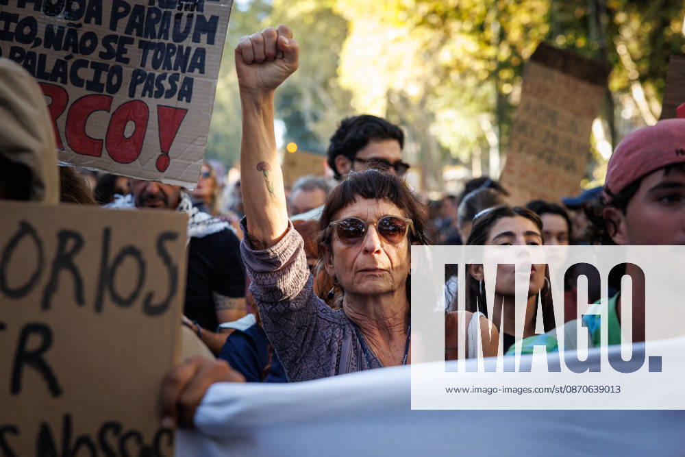 A protester raises a clenched fist during the demonstration. People march through central Lisbon during a demonstration demanding affordable housing and protesting against the rising cost of living. The protest started at Marques de Pombal and ended at Rossio Square, where demonstrators set up tents at the end of the march in protest against Portugal s housing crisis. Lisbon Portugal - ZUMAs197 20261024_aaa_s197_603