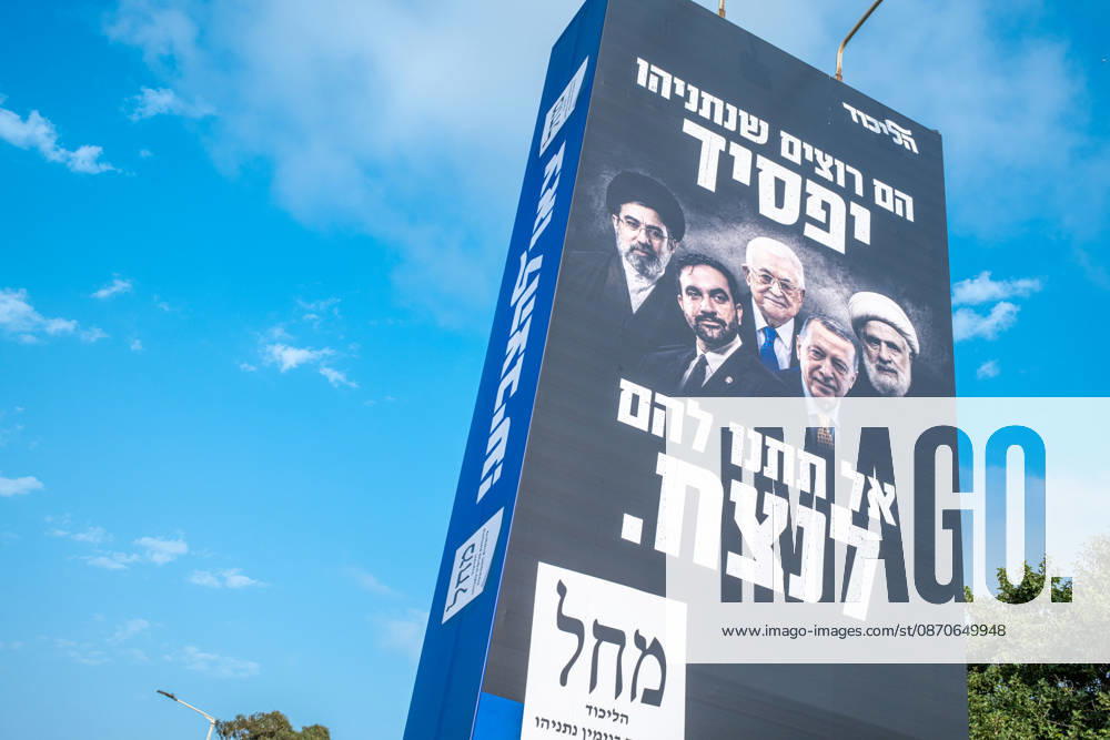 Wahlen in Israel 2026. Israel, Haifa am 24. Oktober, 2026: Großformatiges Wahlplakat der Likud-Partei von Benjamin Netanjahu an einer Schnellstraße. Der Slogan lautet sinngemäß: Sie wollen, dass Netanjahu verliert. Lass sie nicht gewinnen. Geht wählen! Mit sie sind einerseits die israelischen Oppositionsparteien gemeint. Gleichzeitig zeigt das Plakat die Porträts von Ali Chamenei (Iran), Zohran Mamdani (New York), Mahmud Abbas (Palästinensische Autonomiebehörde), Recep Tayyip ErdoÄüan (Türkei) sowie Naim Qassem, dem Generalsekretär der Hisbollah, und stellt sie als Gegner der israelischen Politik und von Netanjahu dar.