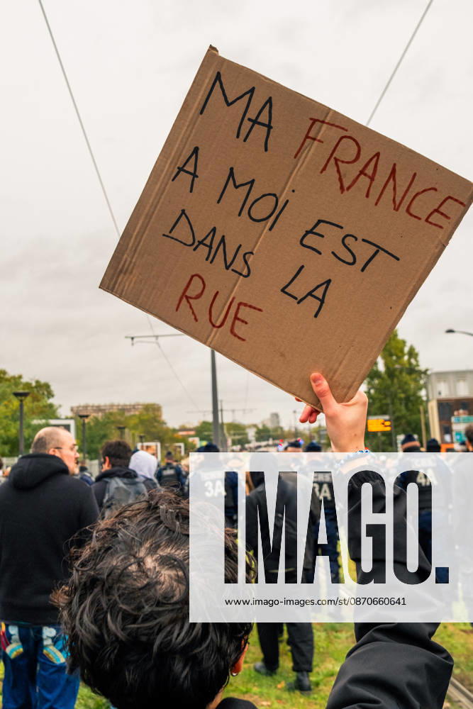 Yellow Vests Protest Act II - Paris Demonstrators carry placards displaying political messages during a march against the rising cost of living and for social justice in Paris, France, on October 24, 2026. The protest follows the boulevards des Maréchaux from Porte d’Italie to Porte de Vincennes, with calls for higher wages and better funding for public services and education. Photo by Jules Bernard ABACAPRESS.COM Paris Île-de-France France