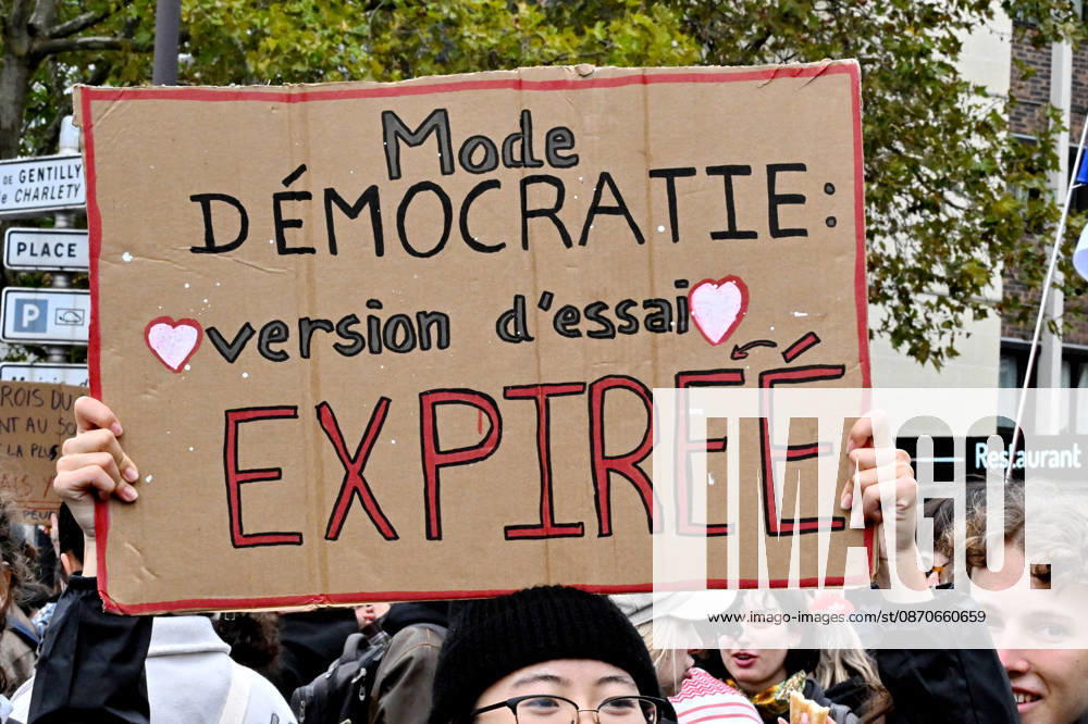 Yellow Vests Protest Act II - Paris Demonstration in favor of purchasing power, the protection of public services, and fiscal and social justice, as part of a nationwide call for mobilisation bringing together former members of the Yellow Vest movement, labor unions, high school and university students. in Paris on October 24, 2026. Photo by Karim Ait Adjedjou ABACAPRESS.COM Paris France