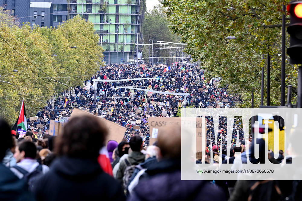 Yellow Vests Protest Act II - Paris Demonstration in favor of purchasing power, the protection of public services, and fiscal and social justice, as part of a nationwide call for mobilisation bringing together former members of the Yellow Vest movement, labor unions, high school and university students. in Paris on October 24, 2026. Photo by Karim Ait Adjedjou ABACAPRESS.COM Paris France
