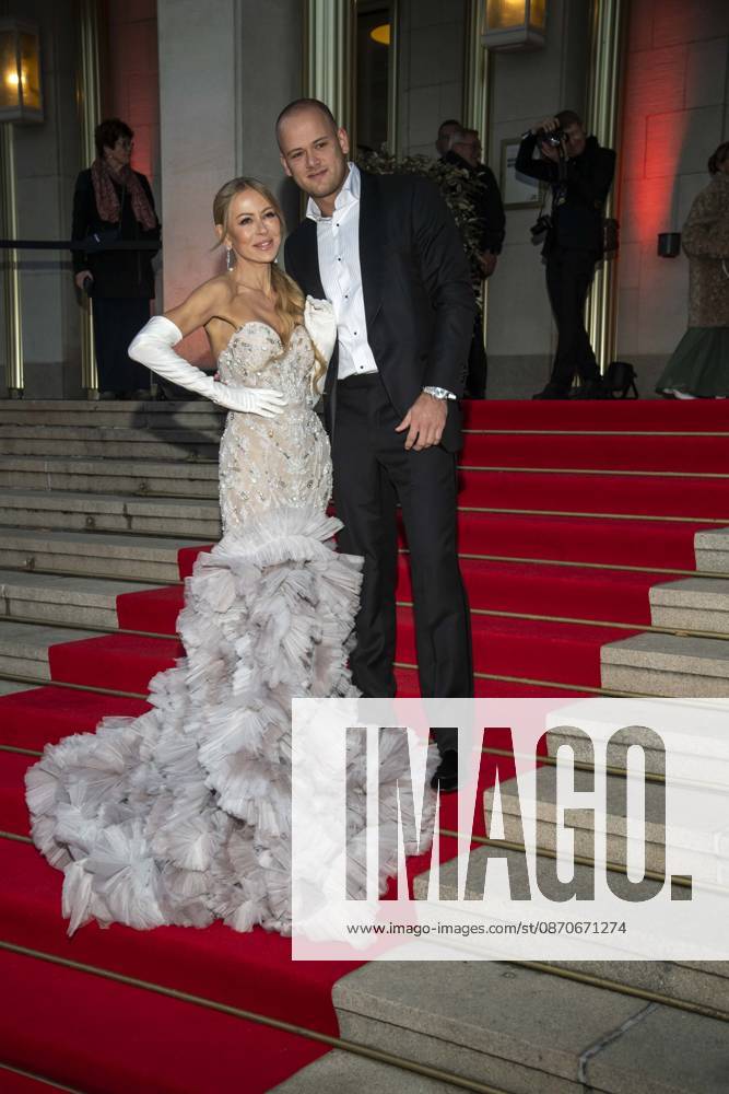 ABB OPERNBALL- Jenny Elvers mit Sohn Paul Jolig zu Gast auf dem 31.Leipziger Opernball 2026 im Opernhaus am 24.10.2026 in Leipzig Sachsen Deutschland