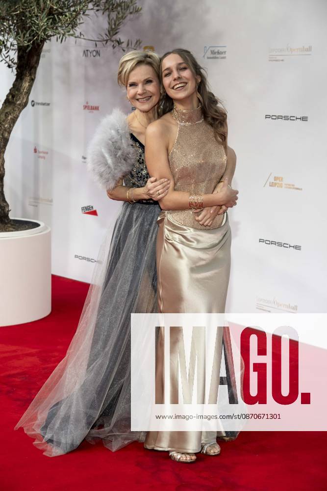 ABB OPERNBALL- Andrea Kathrin Loewig und Josephine Emilia Loewig tochter zu Gast auf dem 31.Leipziger Opernball 2026 im Opernhaus am 24.10.2026 in Leipzig Sachsen Deutschland