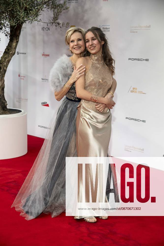 ABB OPERNBALL- Andrea Kathrin Loewig und Josephine Emilia Loewig tochter zu Gast auf dem 31.Leipziger Opernball 2026 im Opernhaus am 24.10.2026 in Leipzig Sachsen Deutschland