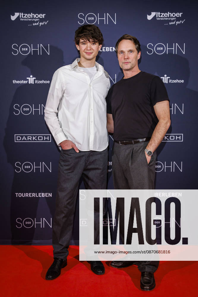 MMM DER SOHN- Schauspieler Quentin Lopes und Matthias Schloo auf dem roten Teppich bei der Theater Premiere Der Sohn TOURERLEBEN Theater-Produktion im Theater Itzehoe am 24.10.2026 Schleswig-Holsten Deutschland