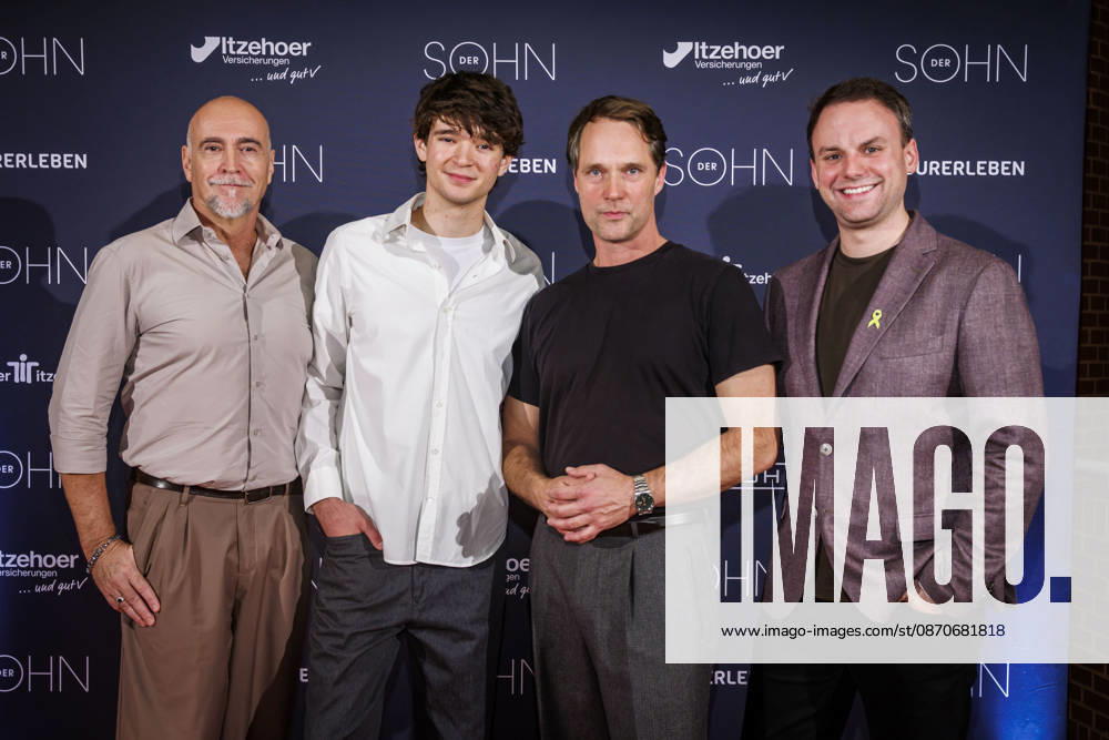 MMM DER SOHN- Regisseur und Schauspieler Holger Hauer und die Schauspieler Quentin Lopes und Matthias Schloo und Produzent Philipp Hallenberger auf dem roten Teppich bei der Theater Premiere Der Sohn TOURERLEBEN Theater-Produktion im Theater Itzehoe am 24.10.2026 Schleswig-Holsten Deutschland
