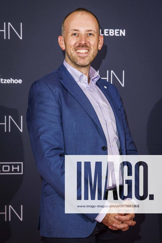 MMM DER SOHN- Theaterdirektor des Theaters Itzehoe, Maik Froemmrich auf dem roten Teppich bei der Theater Premiere Der Sohn TOURERLEBEN Theater-Produktion im Theater Itzehoe am 24.10.2026 Schleswig-Holsten Deutschland
