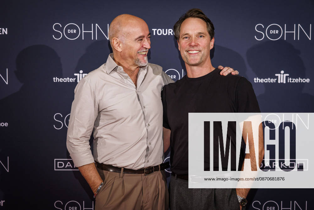 MMM DER SOHN- Regisseur und Schauspieler Holger Hauer und der Schauspieler und Hauptdarsteller, Matthias Schloo auf dem roten Teppich bei der Theater Premiere Der Sohn TOURERLEBEN Theater-Produktion im Theater Itzehoe am 24.10.2026 Schleswig-Holsten Deutschland