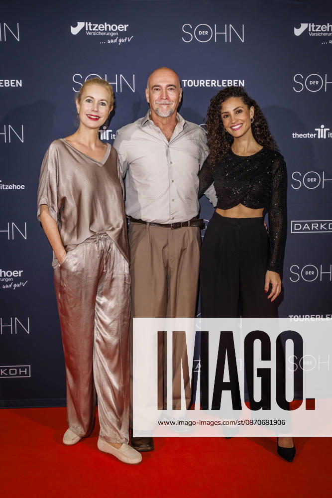 MMM DER SOHN- Schauspielerin Dorothea Schenck, Regisseur und Schauspieler Holger Hauer und die Schauspielerin Nadine Menz auf dem roten Teppich bei der Theater Premiere Der Sohn TOURERLEBEN Theater-Produktion im Theater Itzehoe am 24.10.2026 Schleswig-Holsten Deutschland