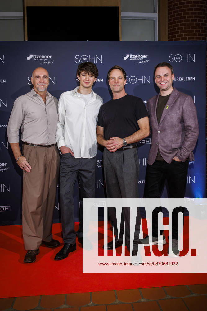 MMM DER SOHN- Regisseur und Schauspieler Holger Hauer und die Schauspieler Quentin Lopes und Matthias Schloo und Produzent Philipp Hallenberger auf dem roten Teppich bei der Theater Premiere Der Sohn TOURERLEBEN Theater-Produktion im Theater Itzehoe am 24.10.2026 Schleswig-Holsten Deutschland