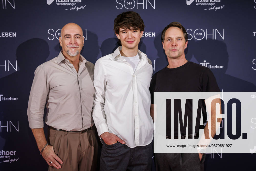 MMM DER SOHN- Regisseur und Schauspieler Holger Hauer und die Schauspieler Quentin Lopes und Matthias Schloo auf dem roten Teppich bei der Theater Premiere Der Sohn TOURERLEBEN Theater-Produktion im Theater Itzehoe am 24.10.2026 Schleswig-Holsten Deutschland
