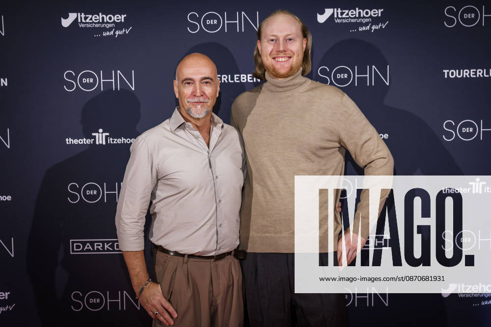 MMM DER SOHN- Regisseur und Schauspieler Holger Hauer der Schauspieler Paul Radke auf dem roten Teppich bei der Theater Premiere Der Sohn TOURERLEBEN Theater-Produktion im Theater Itzehoe am 24.10.2026 Schleswig-Holsten Deutschland