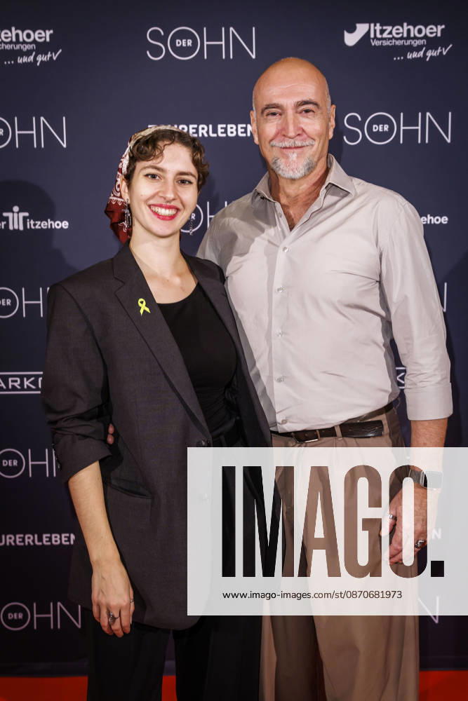 MMM DER SOHN- SRegieassistentin und Schauspielerin Anouk Sandrine Brandao und der Regisseur und Schauspieler Holger Haue auf dem roten Teppich bei der Theater Premiere Der Sohn TOURERLEBEN Theater-Produktion im Theater Itzehoe am 24.10.2026 Schleswig-Holsten Deutschland